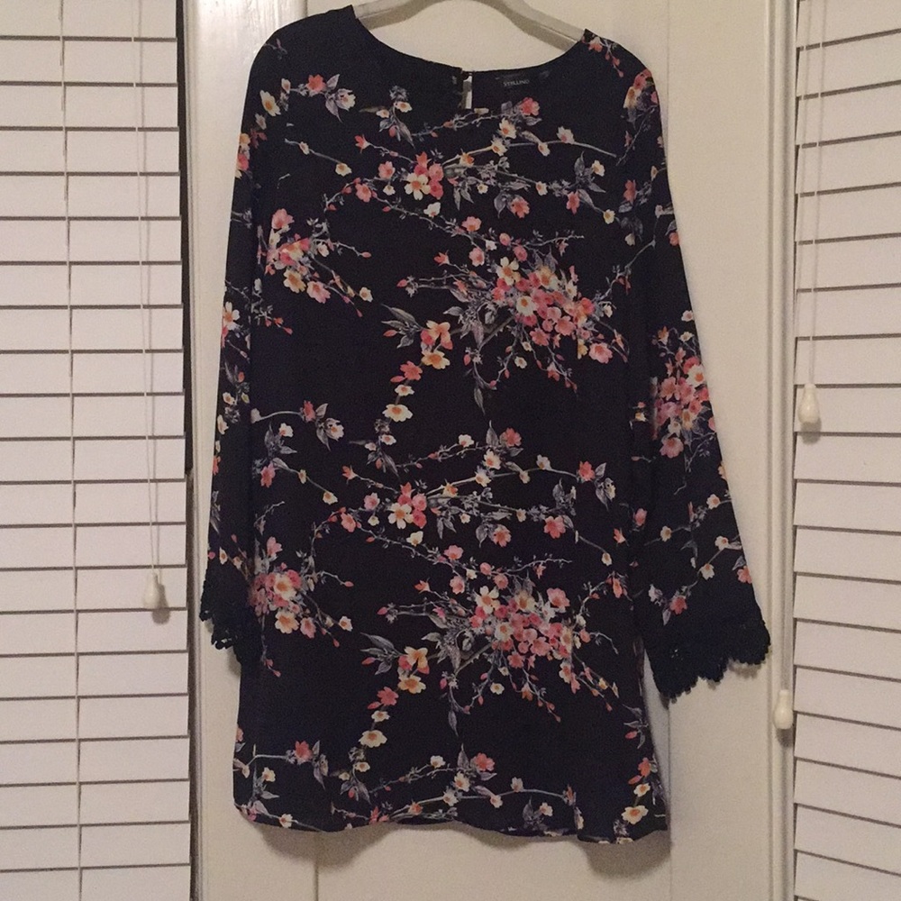 Stellino black dress with floral details